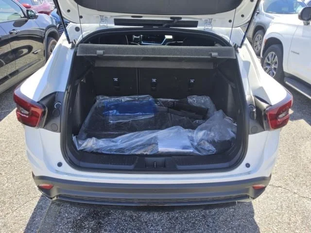 Used 2025 White Chevrolet 2RS image 5