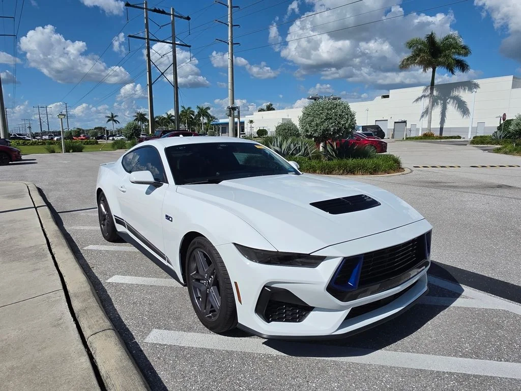 Used 2025 Oxford White Ford GT Premium image 3