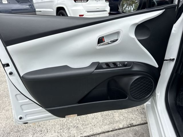 2022 Toyota Prius XLE - Photo 13