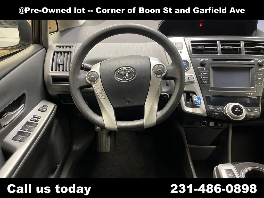 Used 2014 Silver Toyota Three image 17