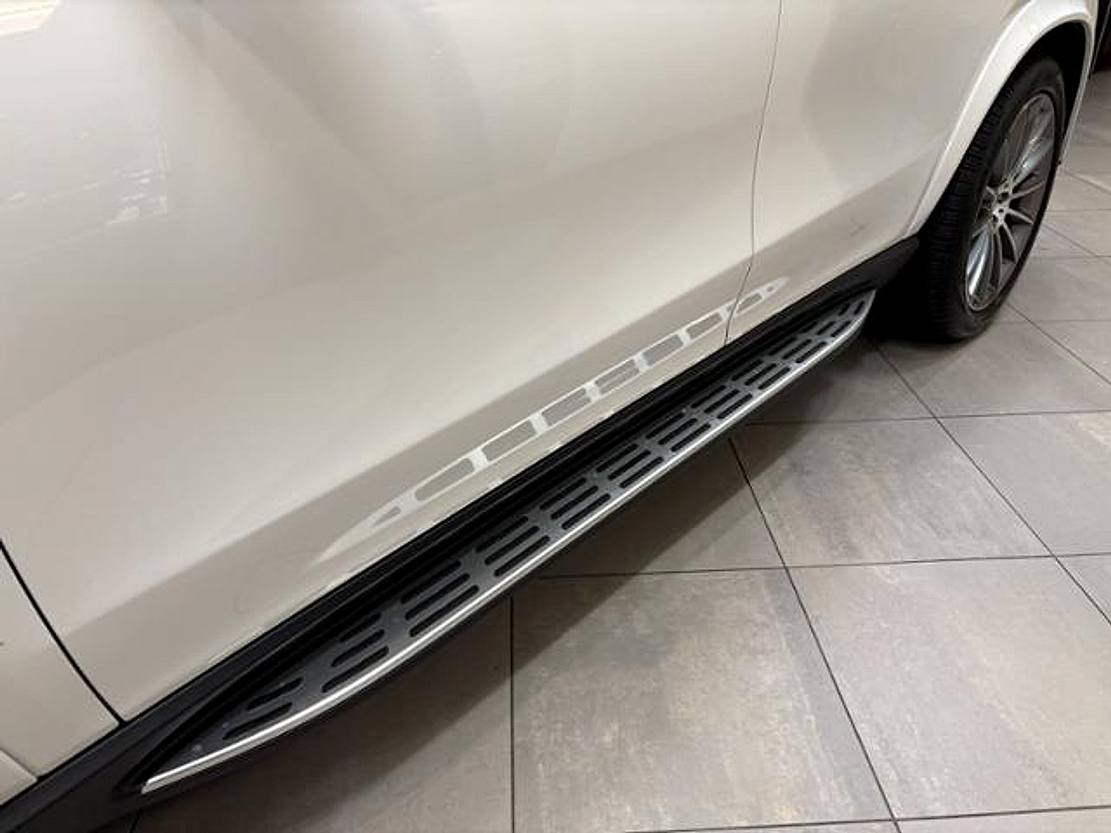 New 2026 MANUFAKTUR Moonlight White Metallic Mercedes-Benz  image 9
