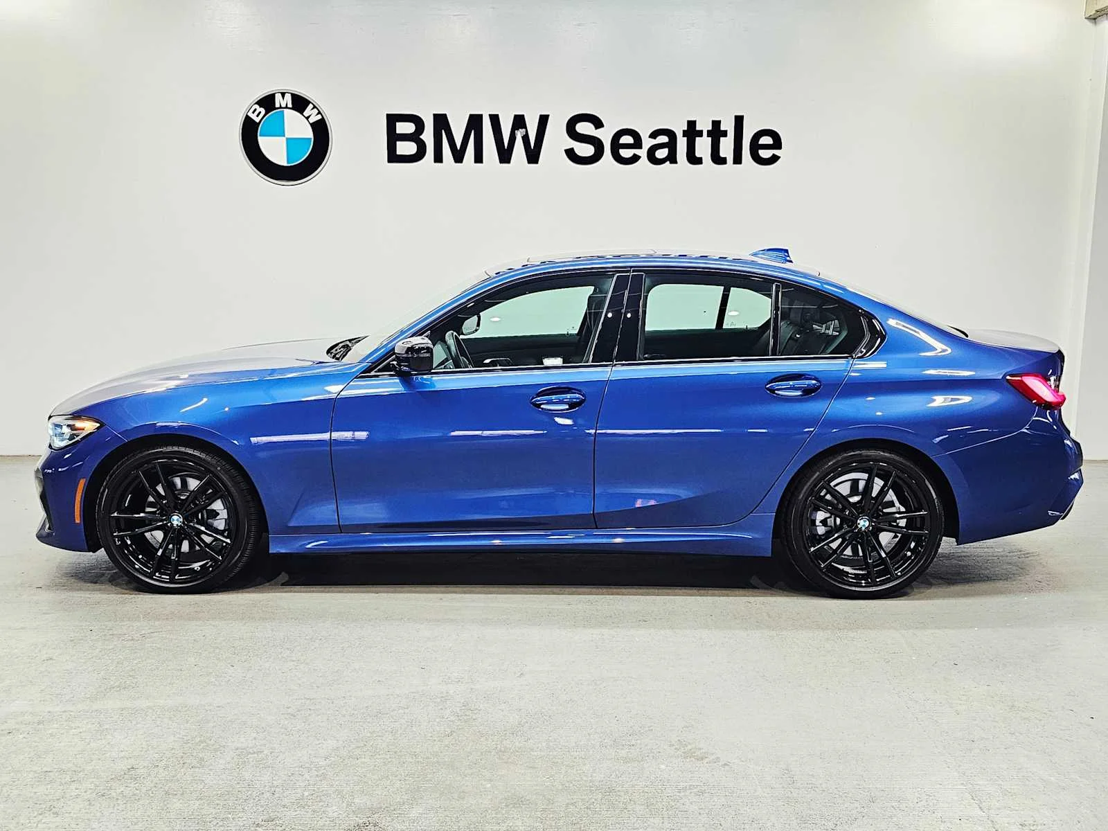 Used 2021 Portimao Blue Metallic BMW xDrive image 3