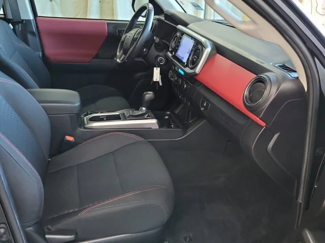 Used 2022 Black Toyota SR5 image 12