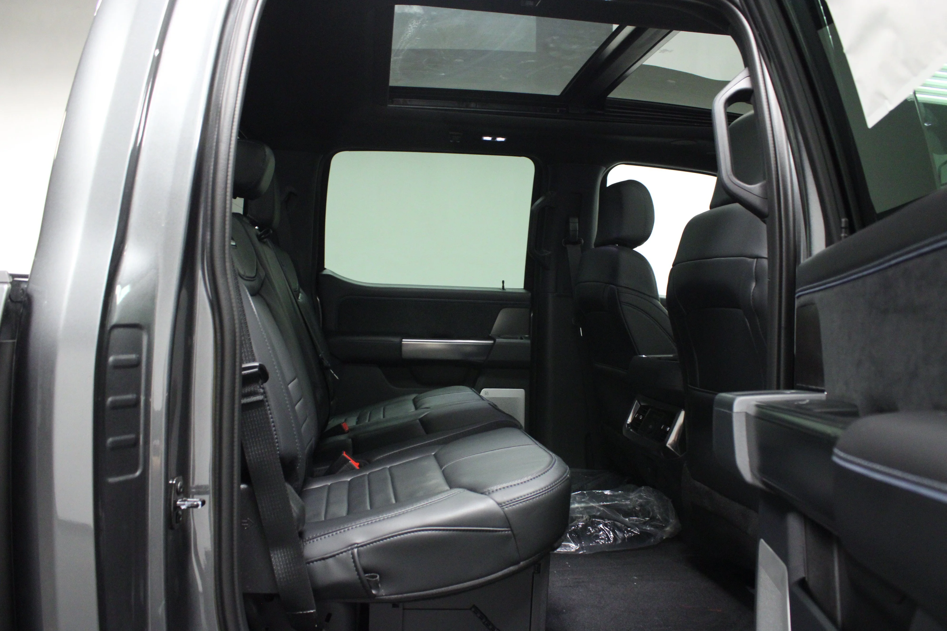 New 2026 Carbonized Gray Metallic Ford F-250® Platinum® image 15