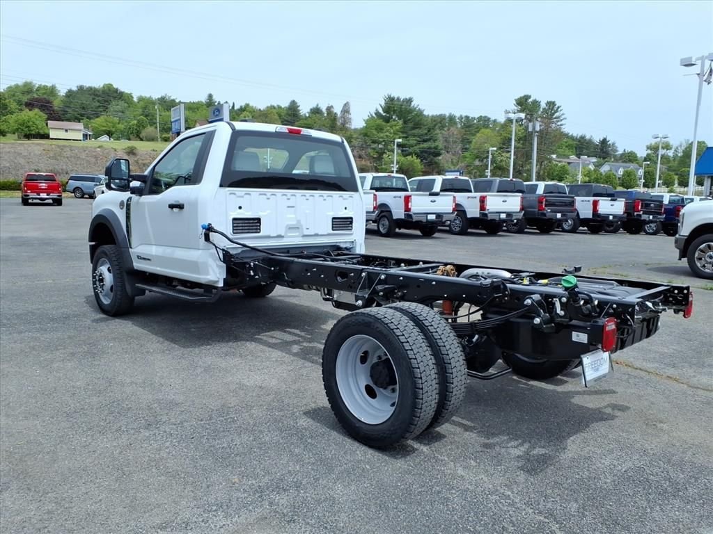 New 2026 Oxford White Ford F-450® XL image 3
