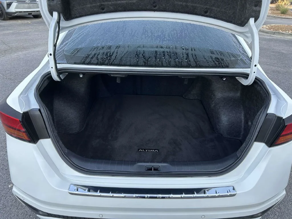 Used 2023 White Nissan 2.5 SL image 11