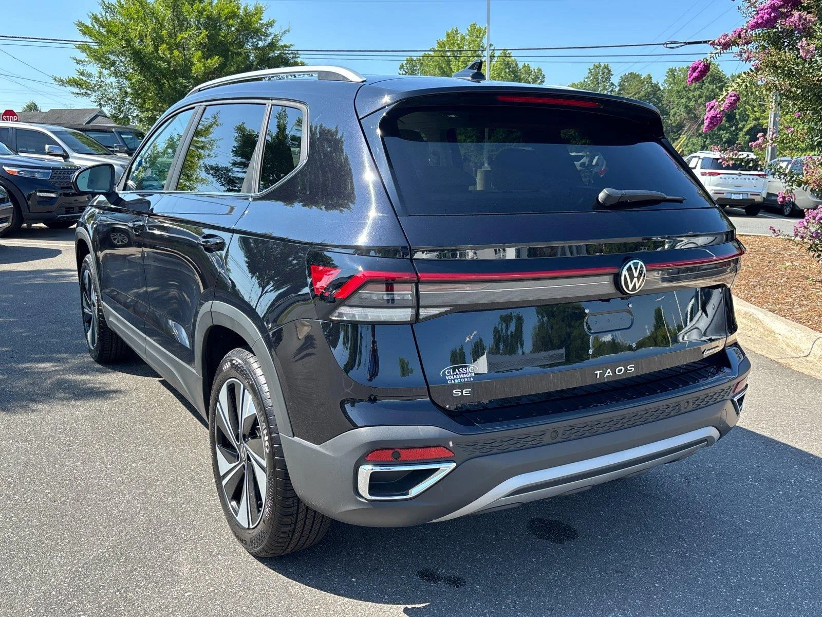 New 2026 Deep Black Pearl Volkswagen SE image 3