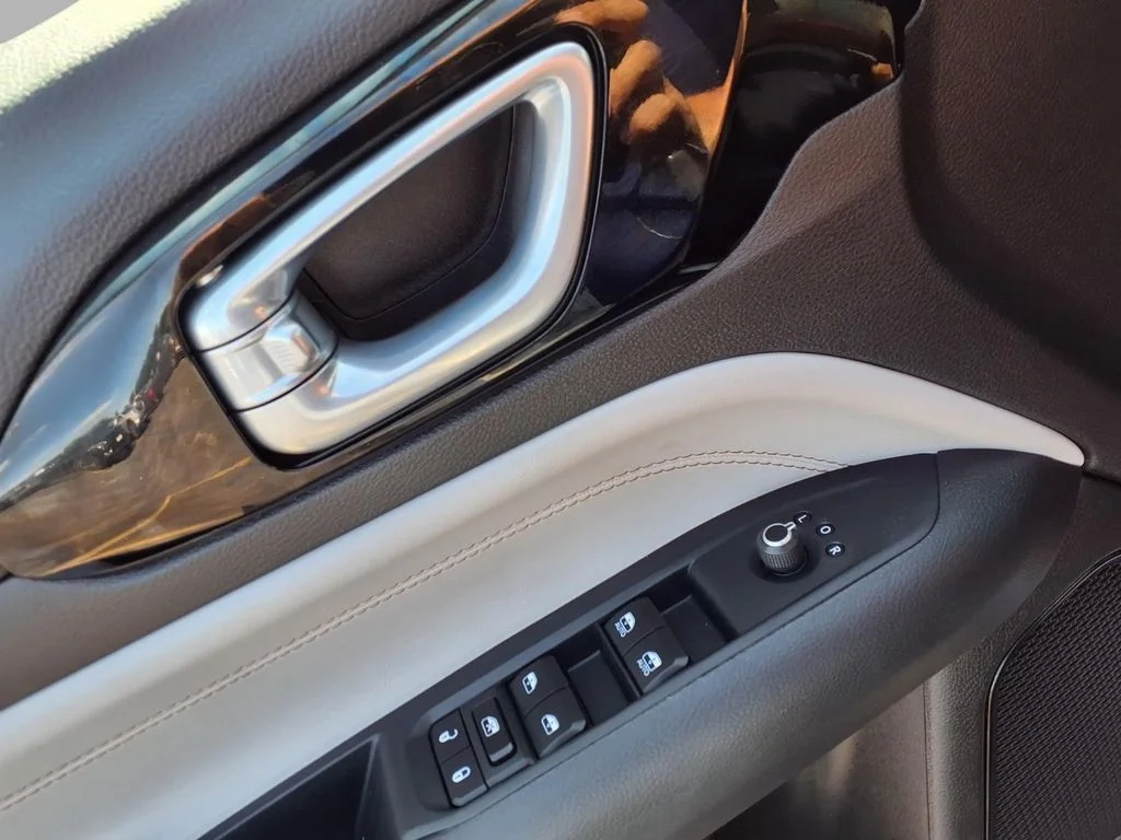 Used 2025 White Jeep Limited image 19