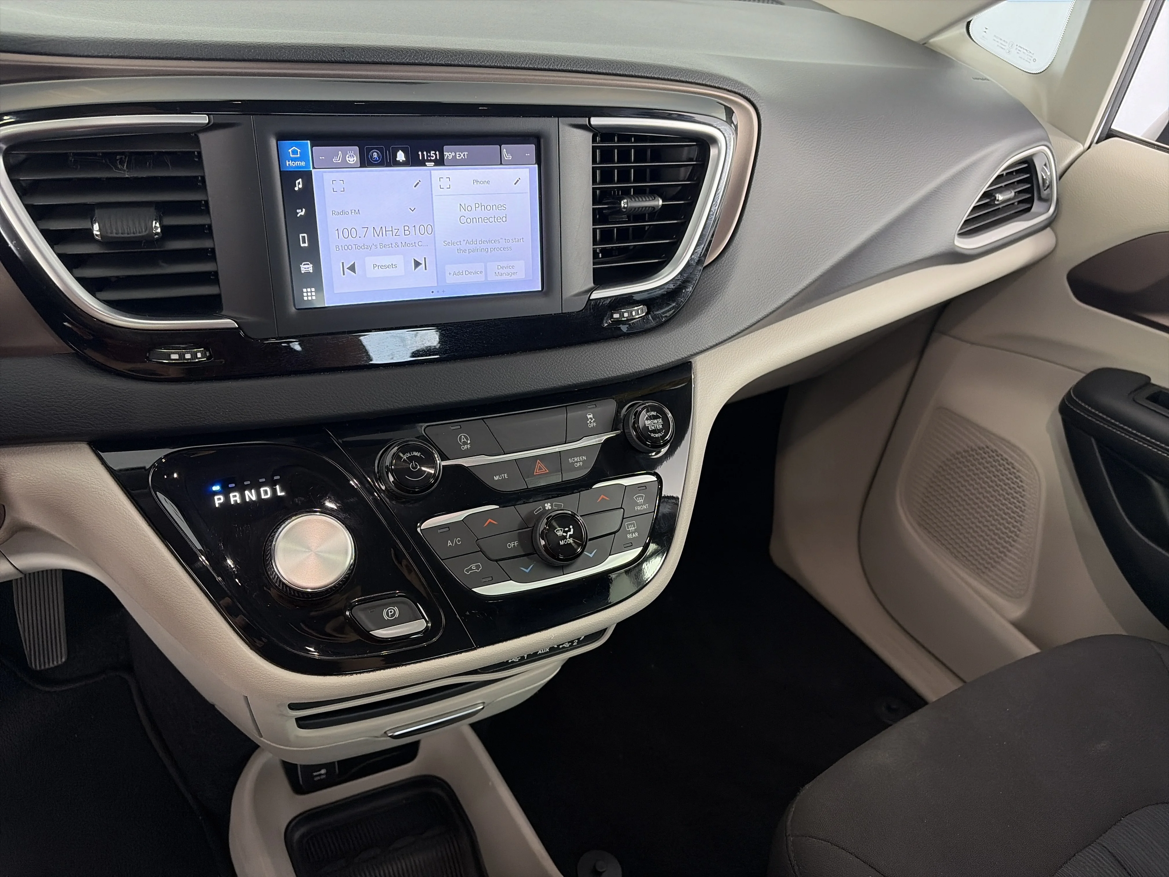 Used 2023 White Chrysler LX image 4
