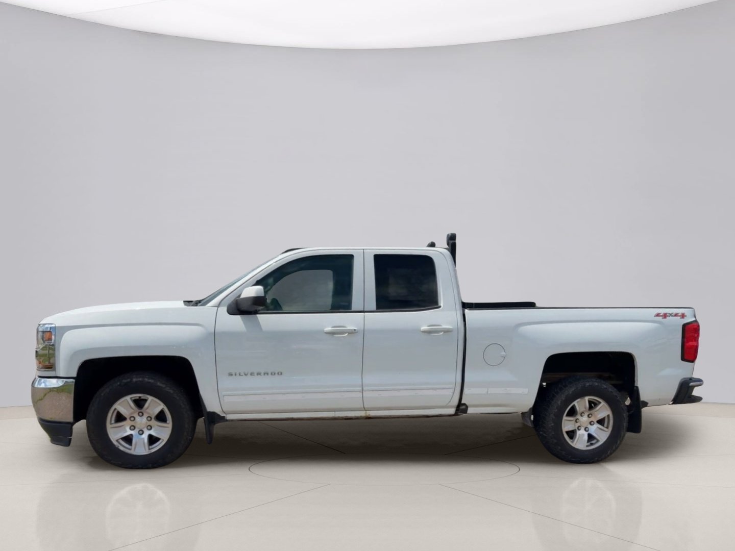 Used 2017 White Chevrolet 1500 LT image 2
