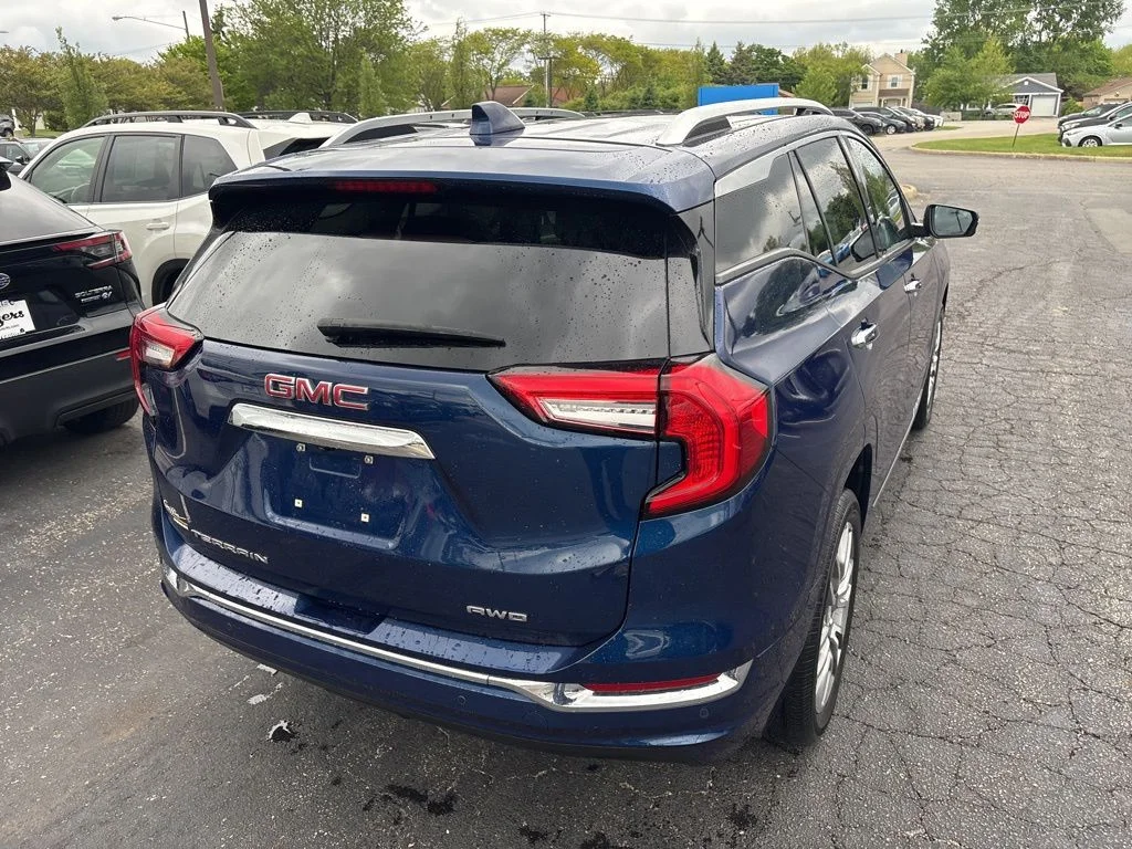 Used 2022 Blue GMC Denali image 3