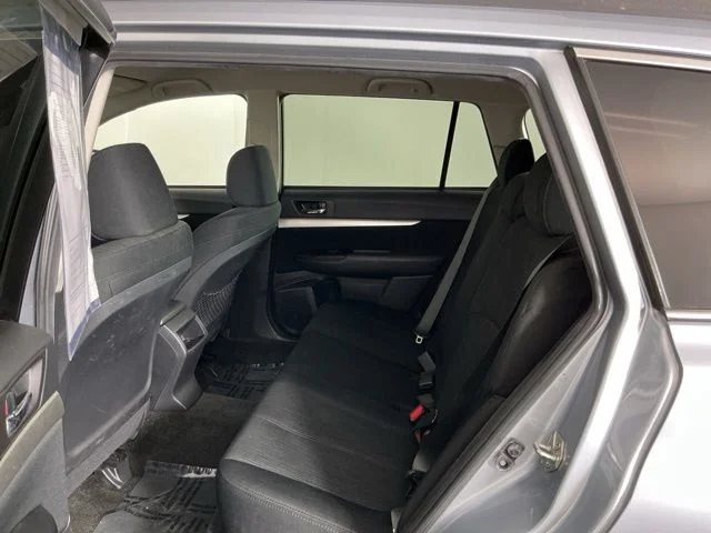 Used 2013 Silver Subaru 2.5i Premium image 22