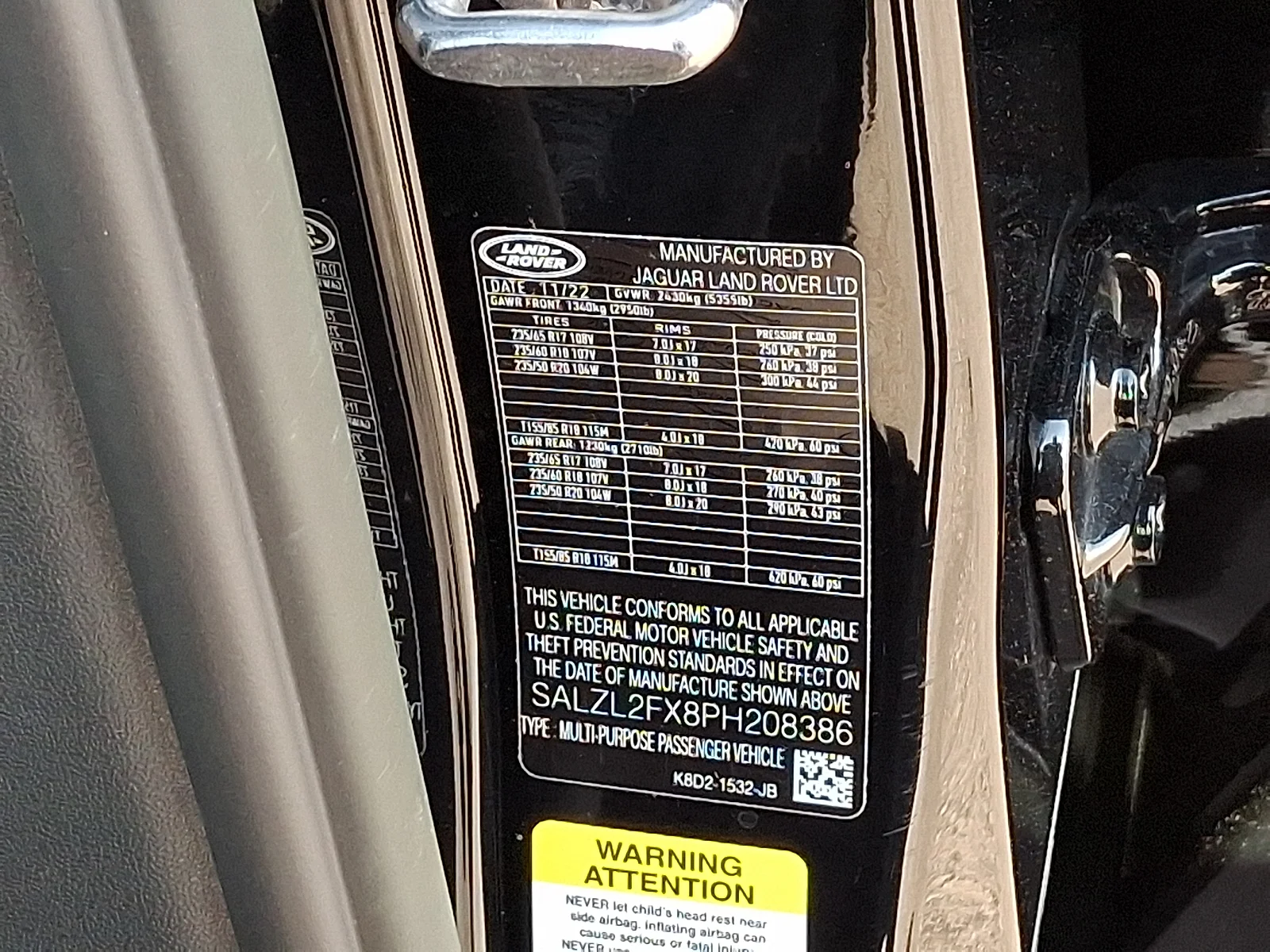 Certified Used 2023 Santorini Black Metallic - 1AG Land Rover R-Dynamic SE image 25