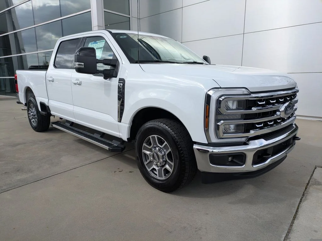 New 2026 Oxford White Ford Lariat image 2