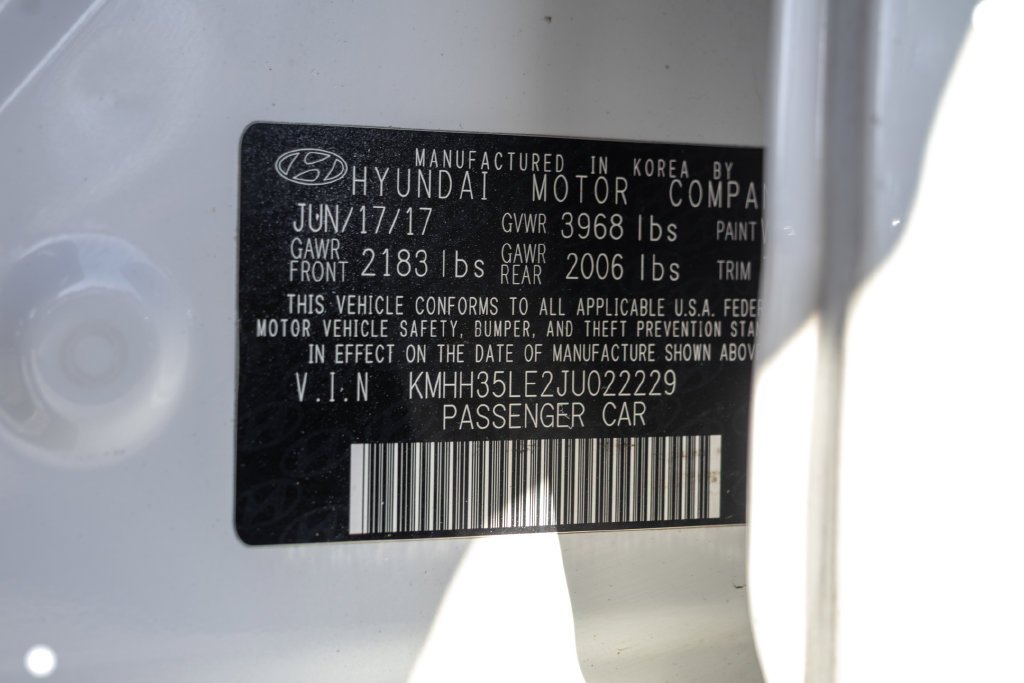 Used 2018 White Hyundai Base image 36