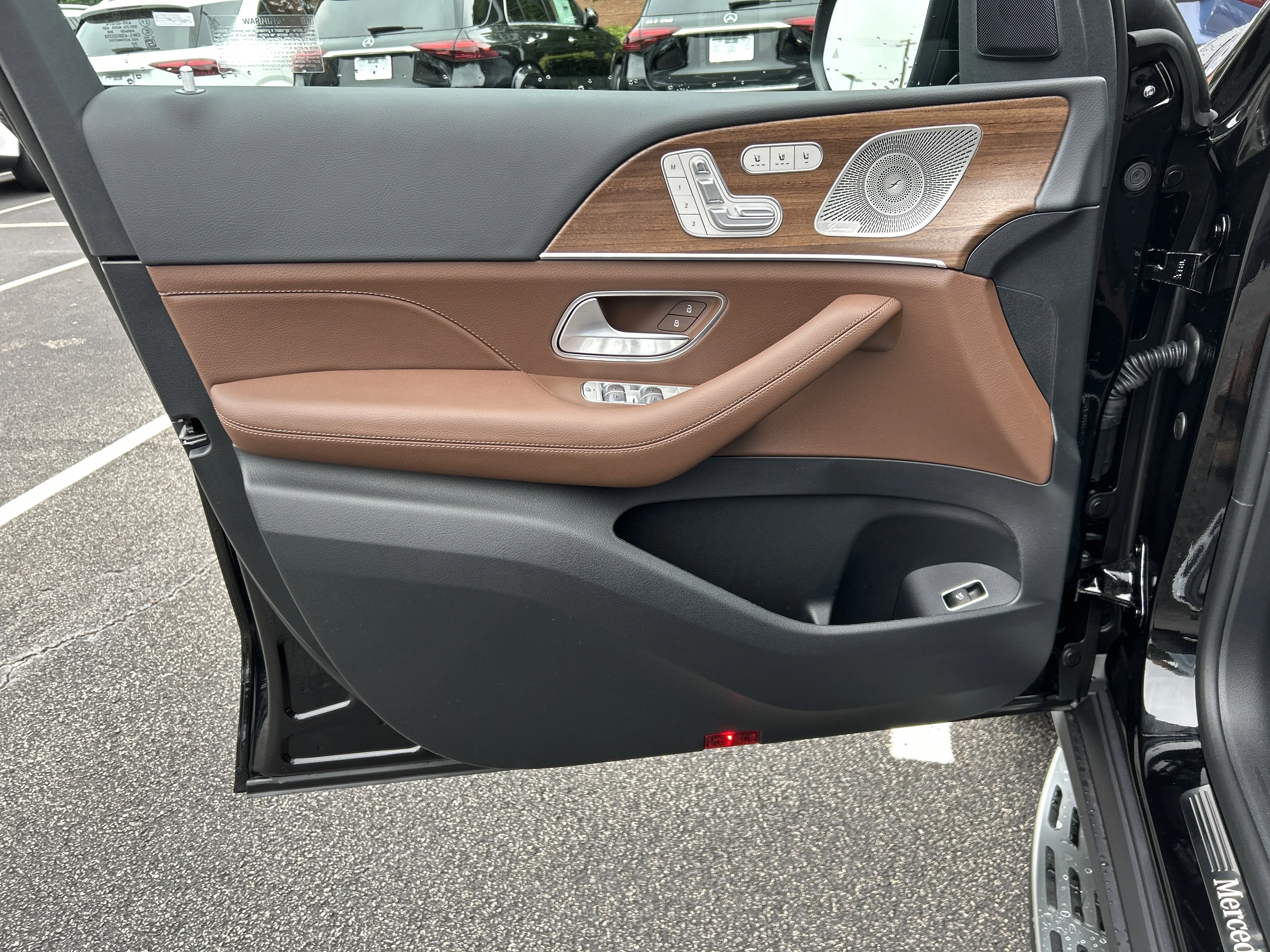 New 2026 Obsidian Black Metallic Mercedes-Benz GLE 350 4MATIC® SUV image 15
