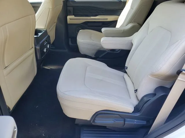 Used 2022 White Ford Platinum image 22