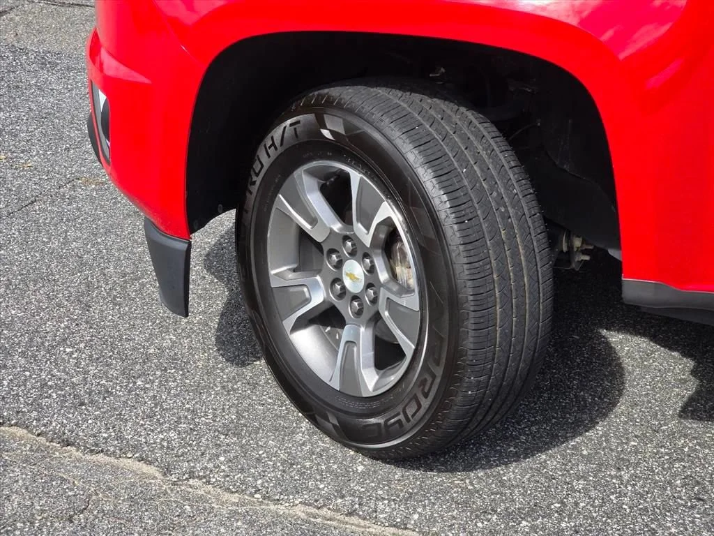 Used 2019 RED HOT Chevrolet 2WD Z71 image 27