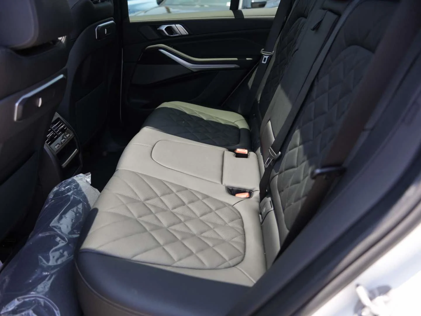 New 2026 Alpine White BMW xDrive40i image 11