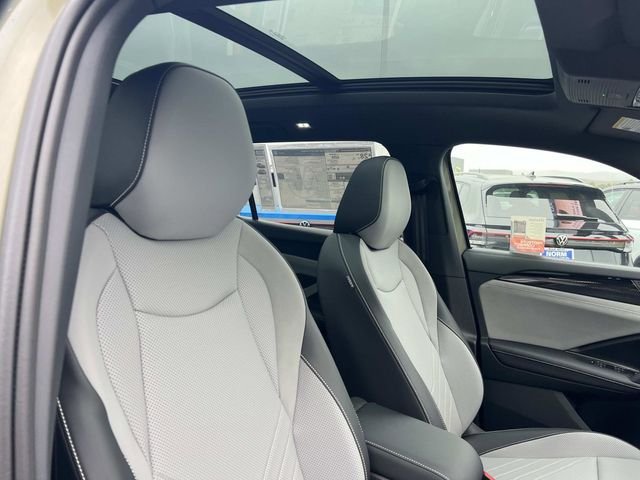 New 2026 Green Volkswagen 2.0T SE R-Line Black image 32