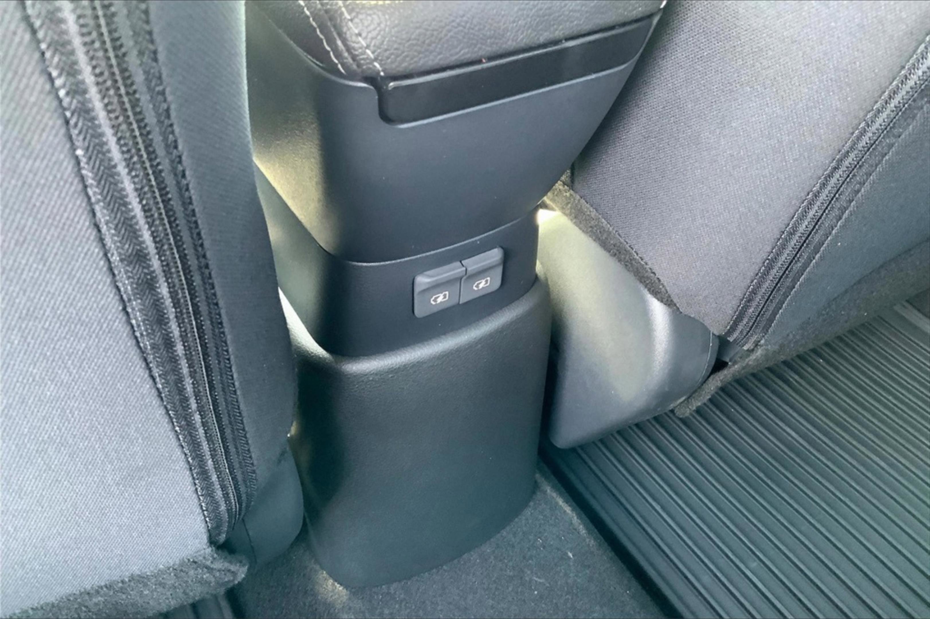 2025 Nissan KICKS PLAY Base - Photo 11