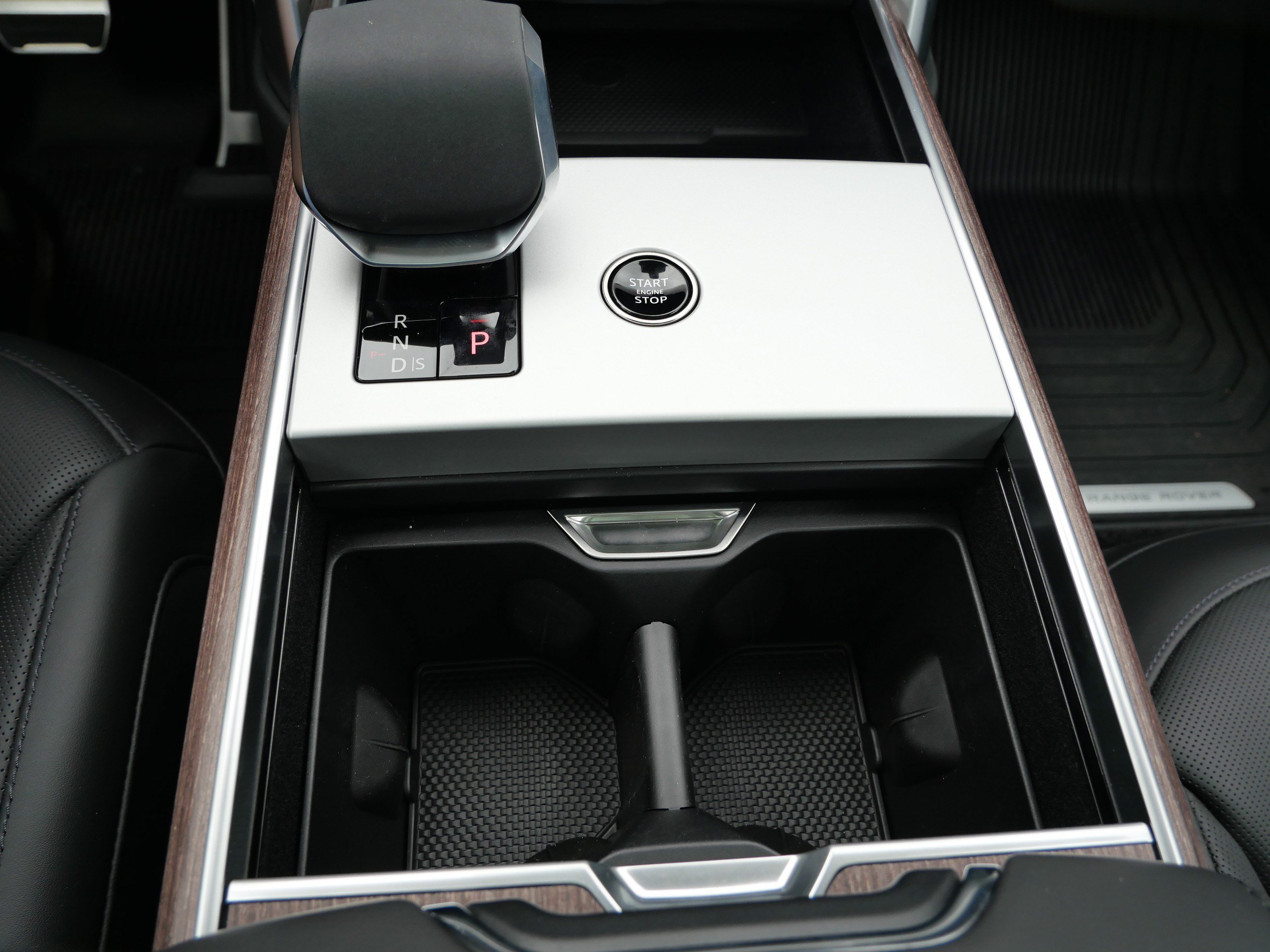 2026 Land Rover Range Rover SE - Photo 9