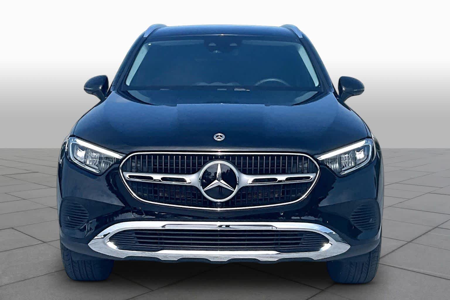 Used 2025 Obsidian Black Metallic Mercedes-Benz GLC 350e image 4