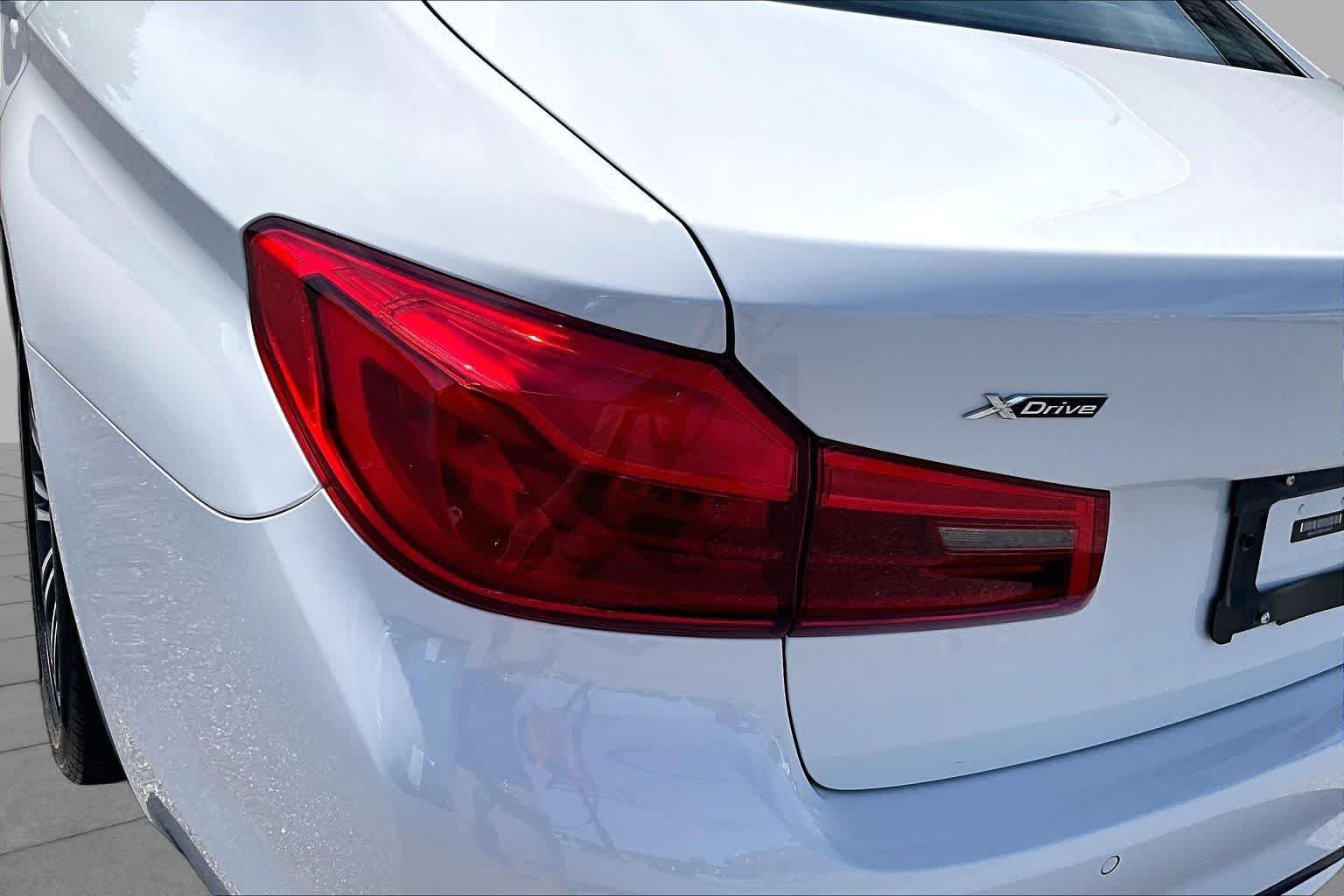 Used 2019 Alpine White BMW 540i xDrive image 27