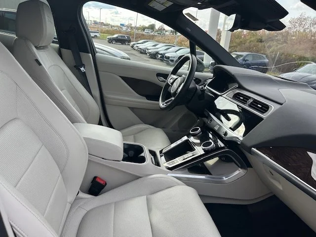 Used 2022 Borasco Gray Metallic Jaguar HSE image 23