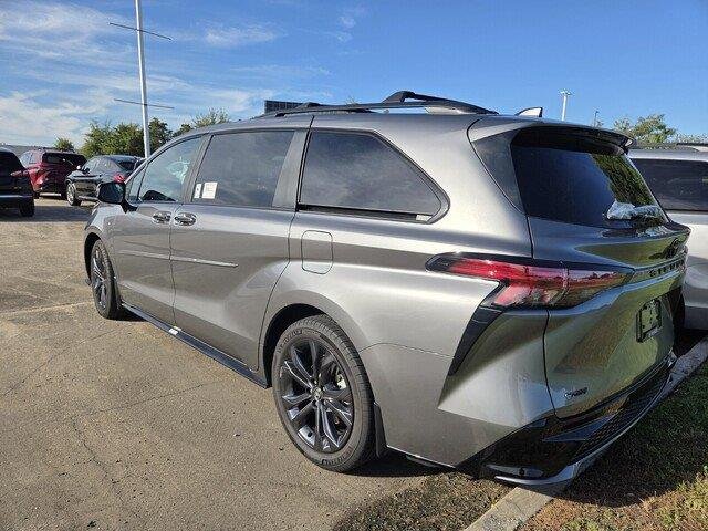 Used 2026 Heavy Metal Toyota XSE 7-Passenger image 5