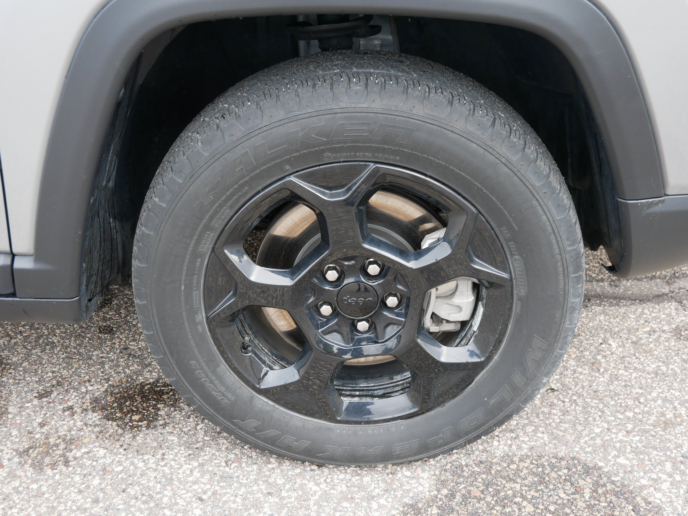 Used 2023 Billet Silver Metallic Clearcoat Jeep Trailhawk image 9