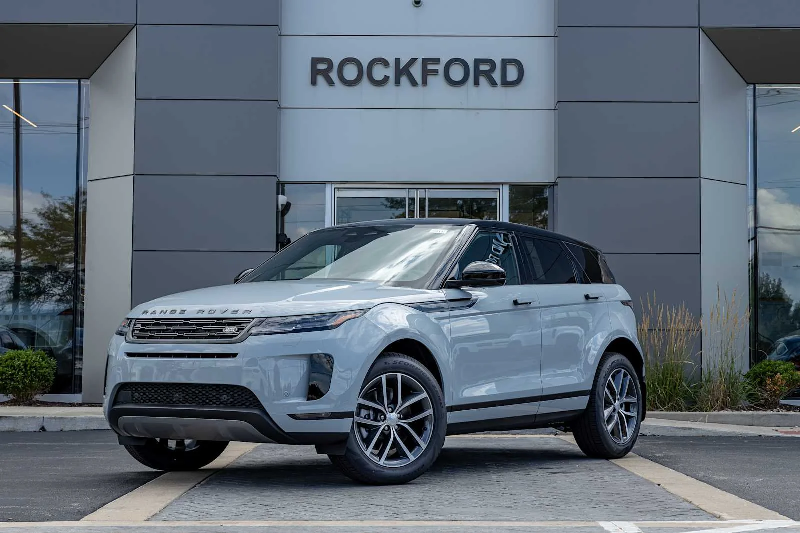 2026 Land Rover Range Rover Evoque S's photo