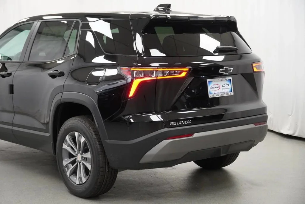 New 2027 Mosaic Black Metallic Chevrolet LT image 41