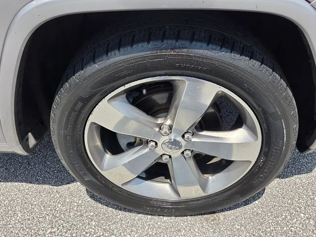 Used 2015 Silver Jeep Overland image 11