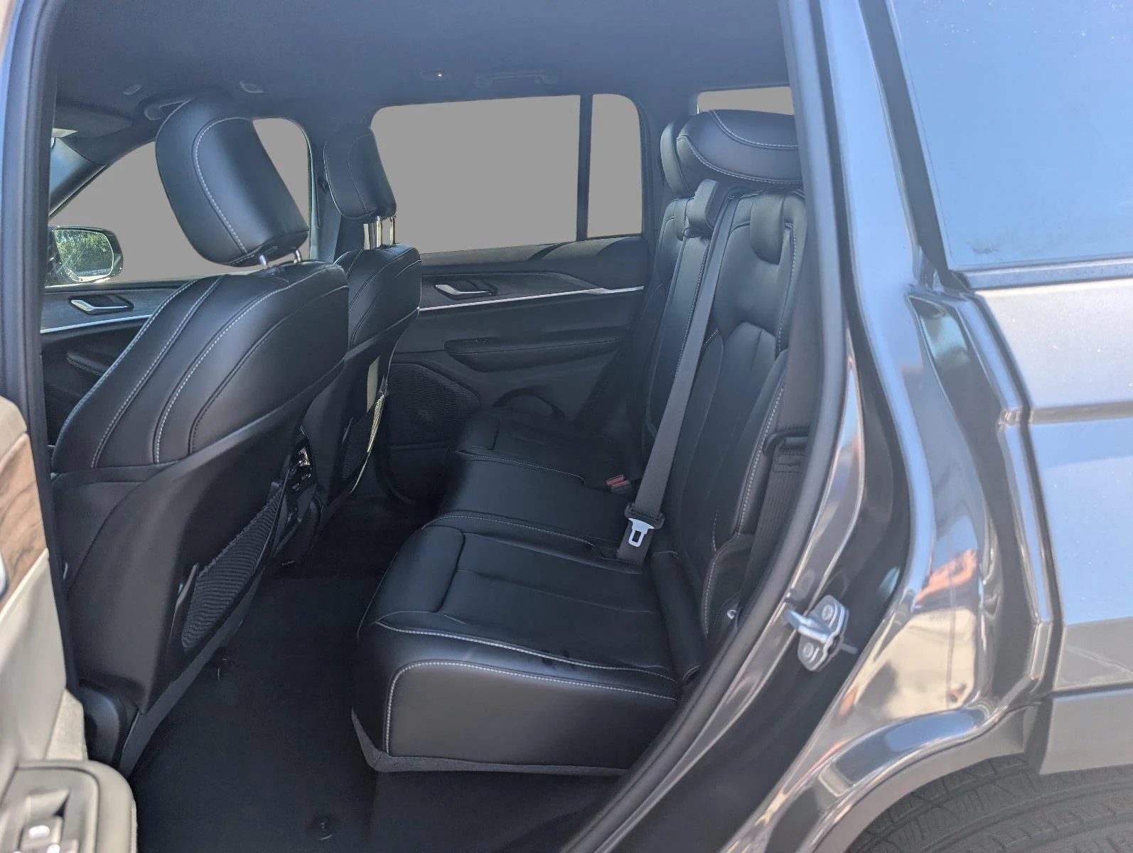Used 2025 Baltic Gray Metallic Clearcoat Jeep Limited image 33