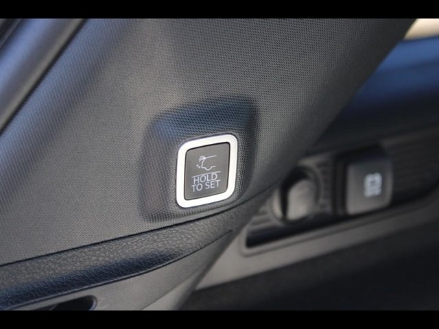 Used 2022 Diamond Black C Jeep Summit Reserve 4xe image 8