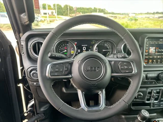 New 2023 Black Clear-Coat Exterior Paint Jeep Sahara 4xe image 14