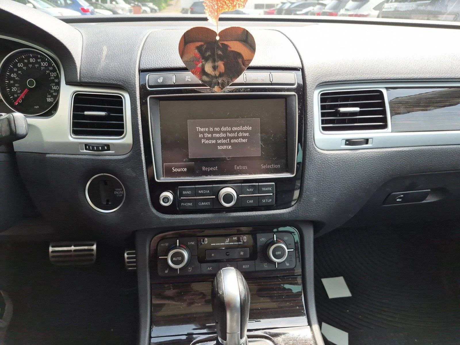 Used 2016 Deep Black Pearl Volkswagen Executive image 24