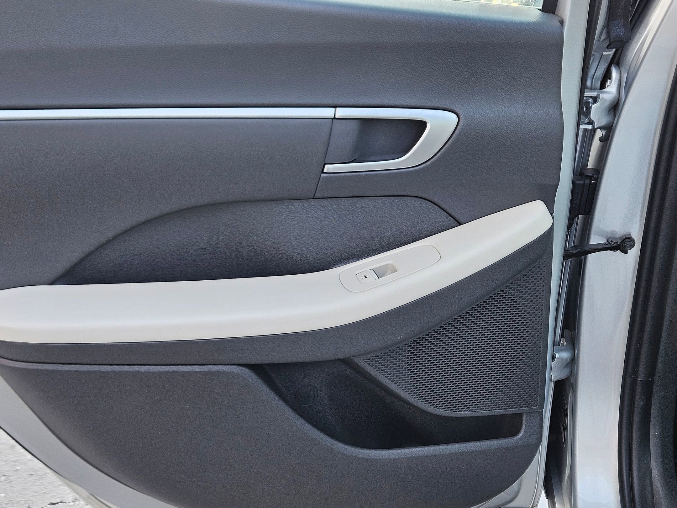 Used 2025 Aero Silver Hyundai SEL image 22