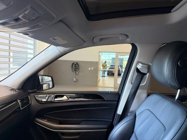 Used 2017  Mercedes-Benz GLS 550 image 13