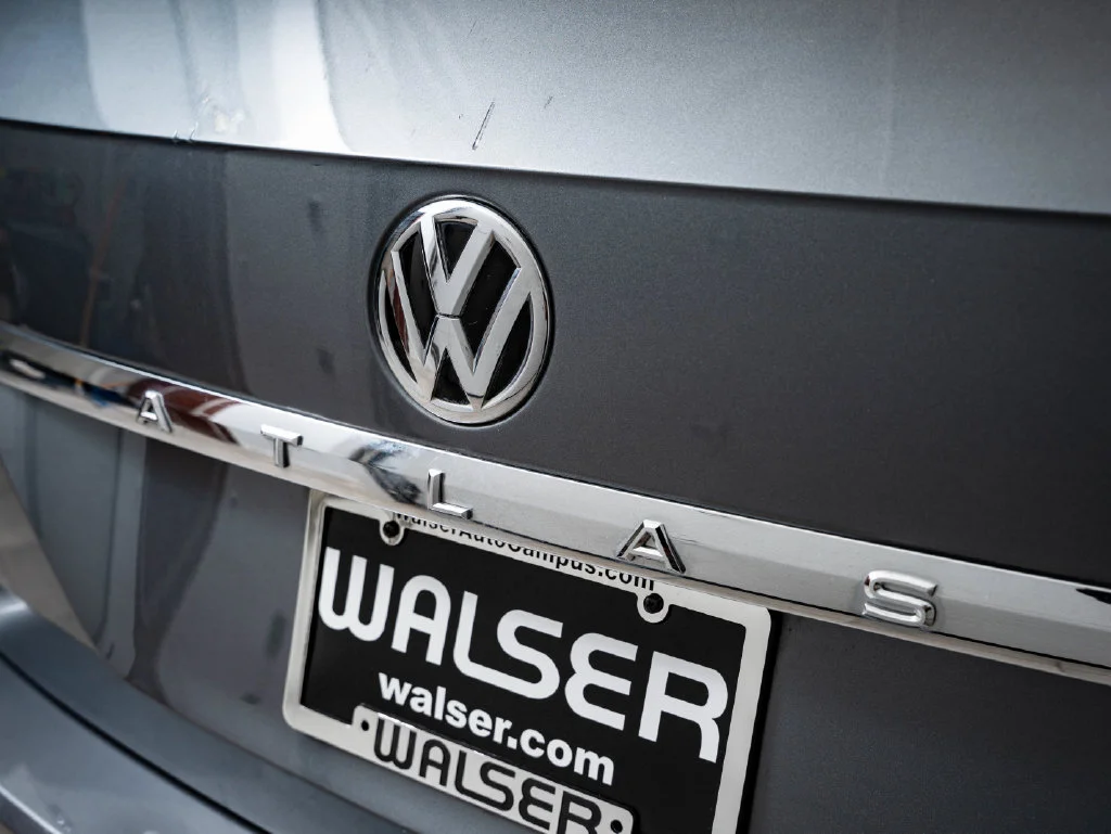 Used 2019 Platinum Gray Metallic Volkswagen 3.6L V6 SE image 15