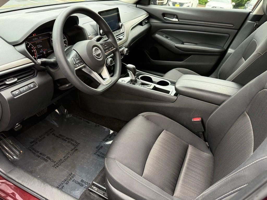 Used 2024  Nissan 2.5 SV image 2