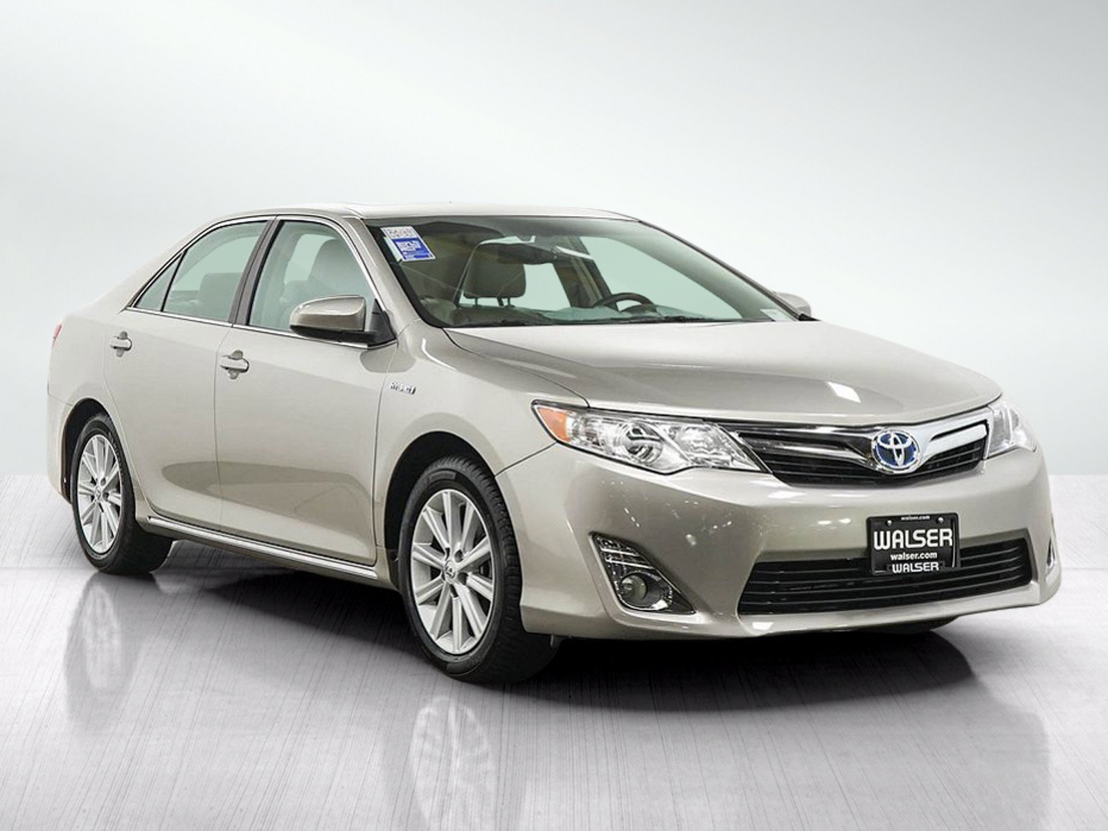 Used 2014 Creme Brulee Mica Toyota 4dr Sdn XLE (Natl) *Ltd Avail* image 8