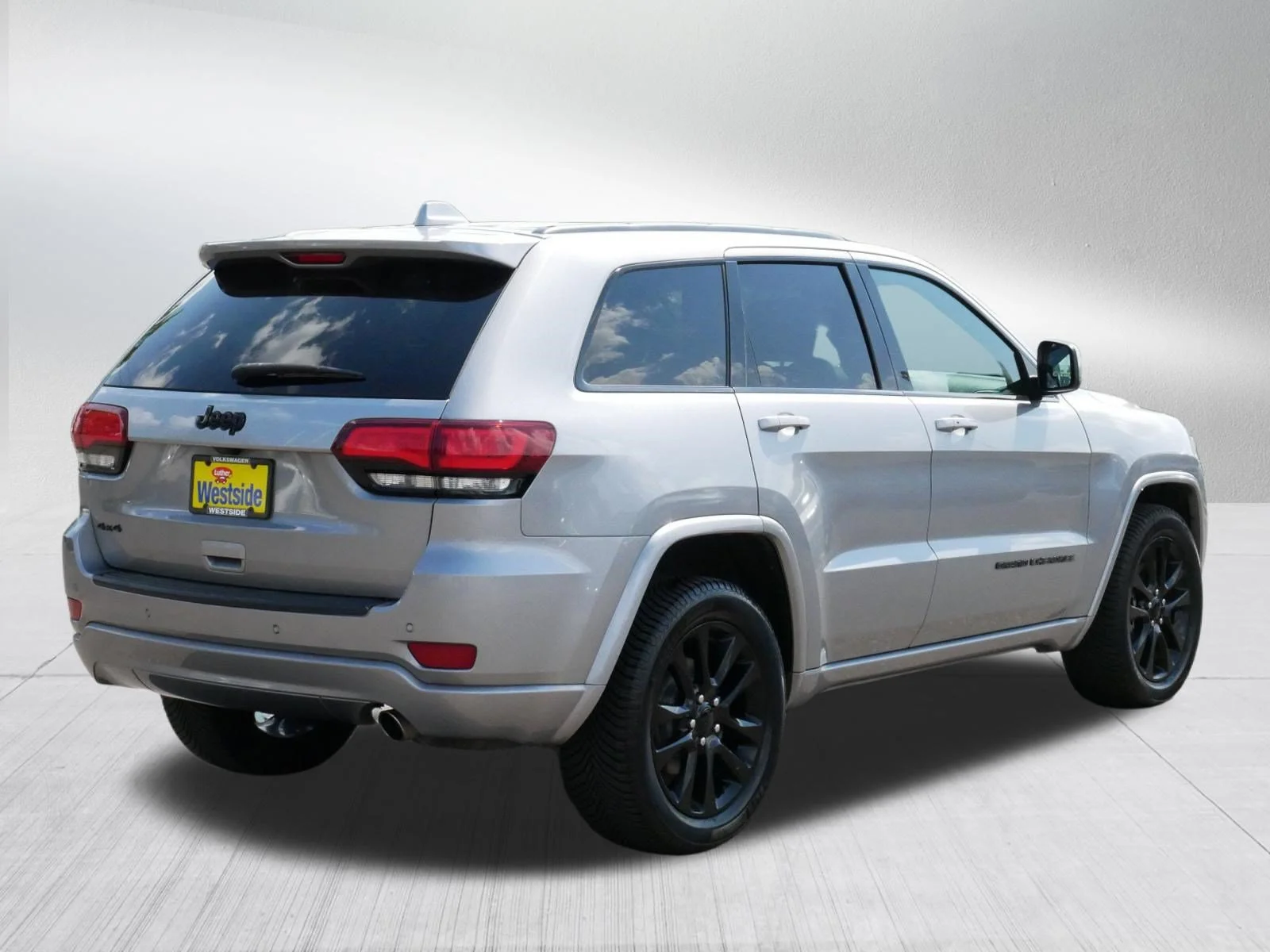 Used 2019 Billet Silver Metallic Clearcoat Jeep Altitude image 7