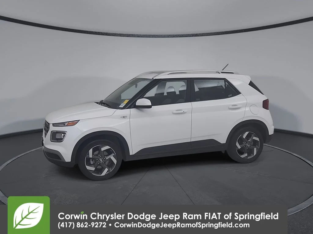 Used 2025 White Hyundai SEL image 8