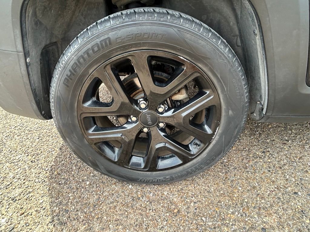 Used 2018 Black Jeep Latitude image 8