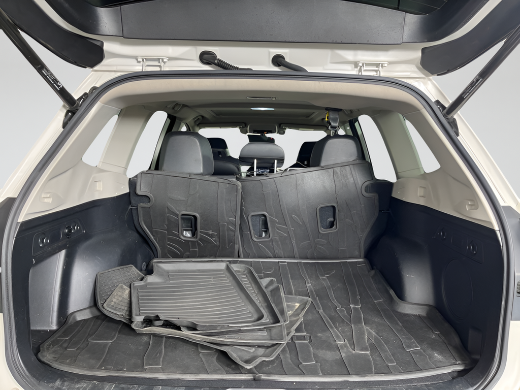 Used 2020 Crystal White Pearl Subaru Limited image 21