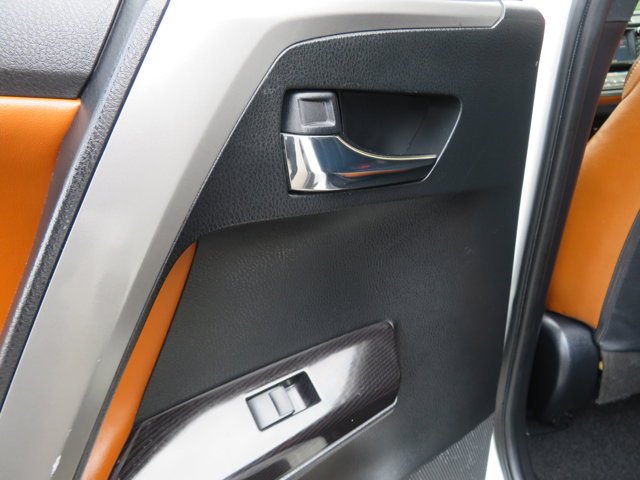 Used 2017  Toyota SE image 17