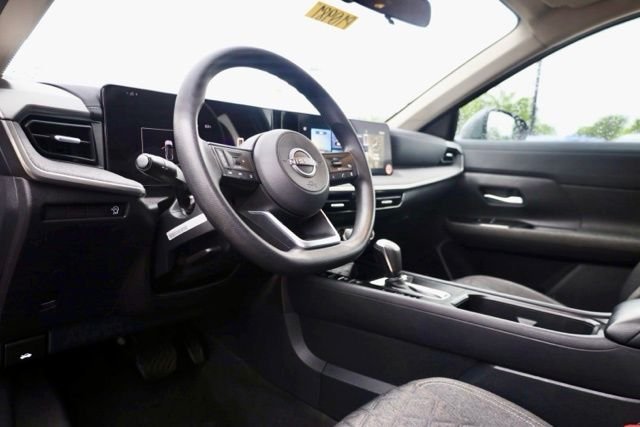 Used 2025 Gray Nissan SV image 18