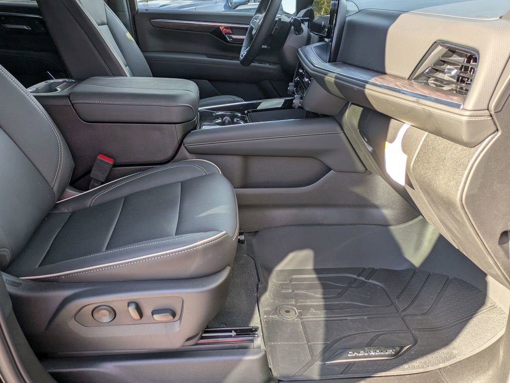 2025 Chevrolet Suburban Premier - Photo 33